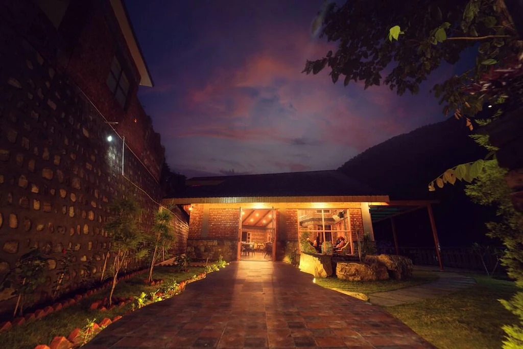 Premium catering service at Granny's Den wedding venue Uttarakhand